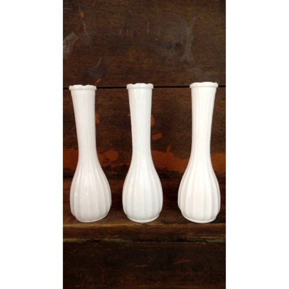 Vintage white milk glass flower vases set of 3 - Picture 2 of 7